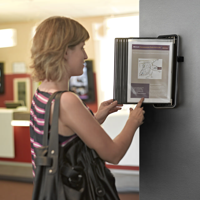 Tarifold VEO Wall Mount Reference & Display System – 10 Black Pockets, Universal (Letter-Size/A4)